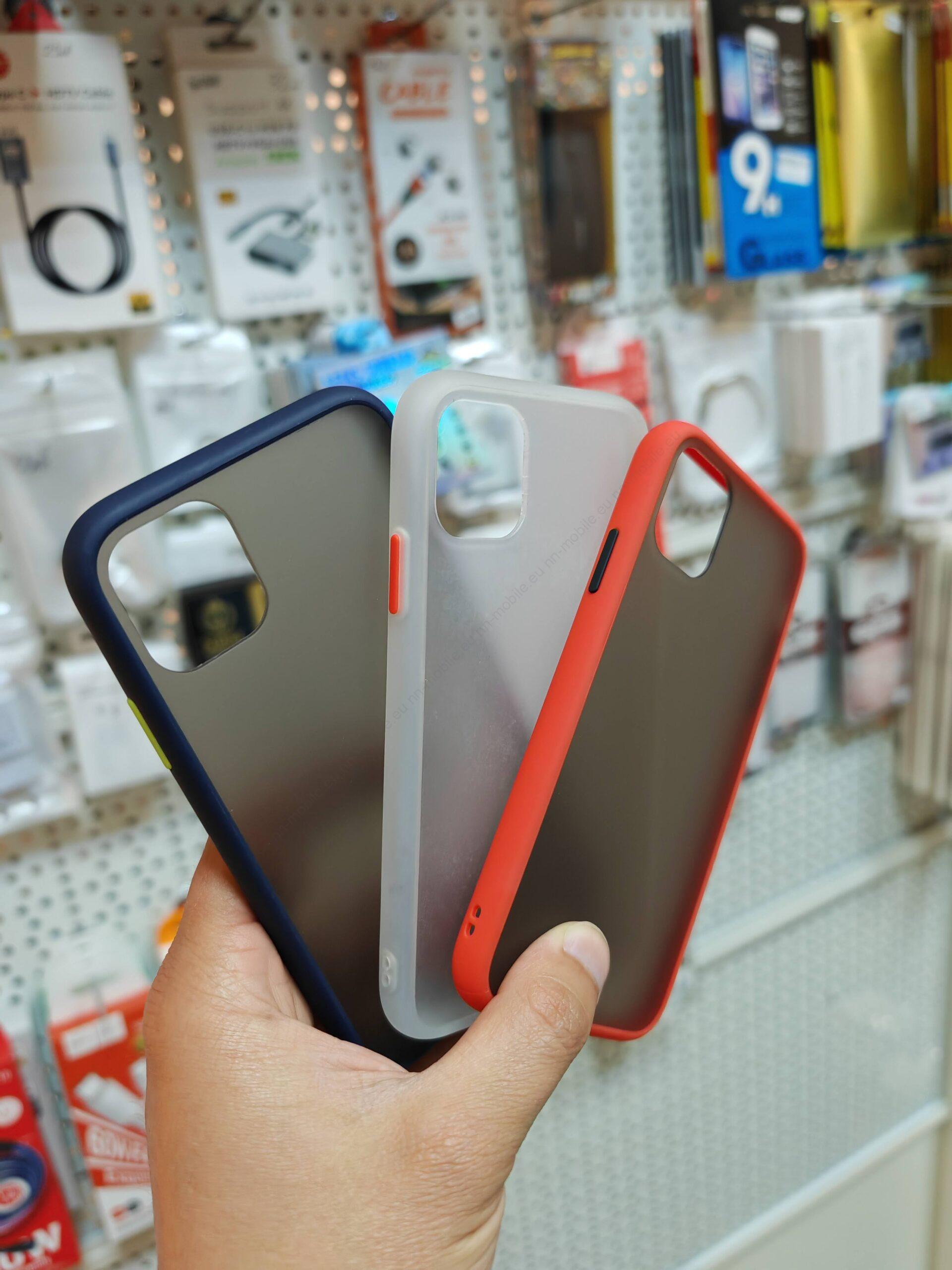 Удароустойчив кейс с цветен бутон за iPhone 11 Червен / Прозрачен / Тъмносин /